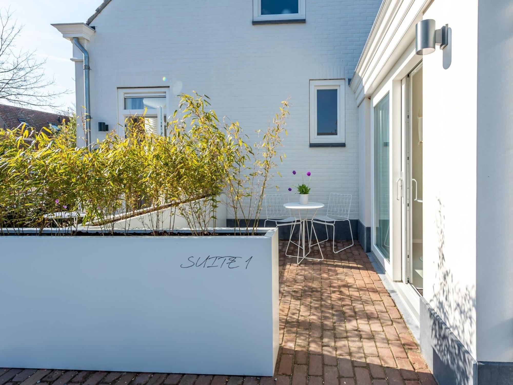 Pleasaing Holiday Home In Oostkapelle Near Centre Exterior photo