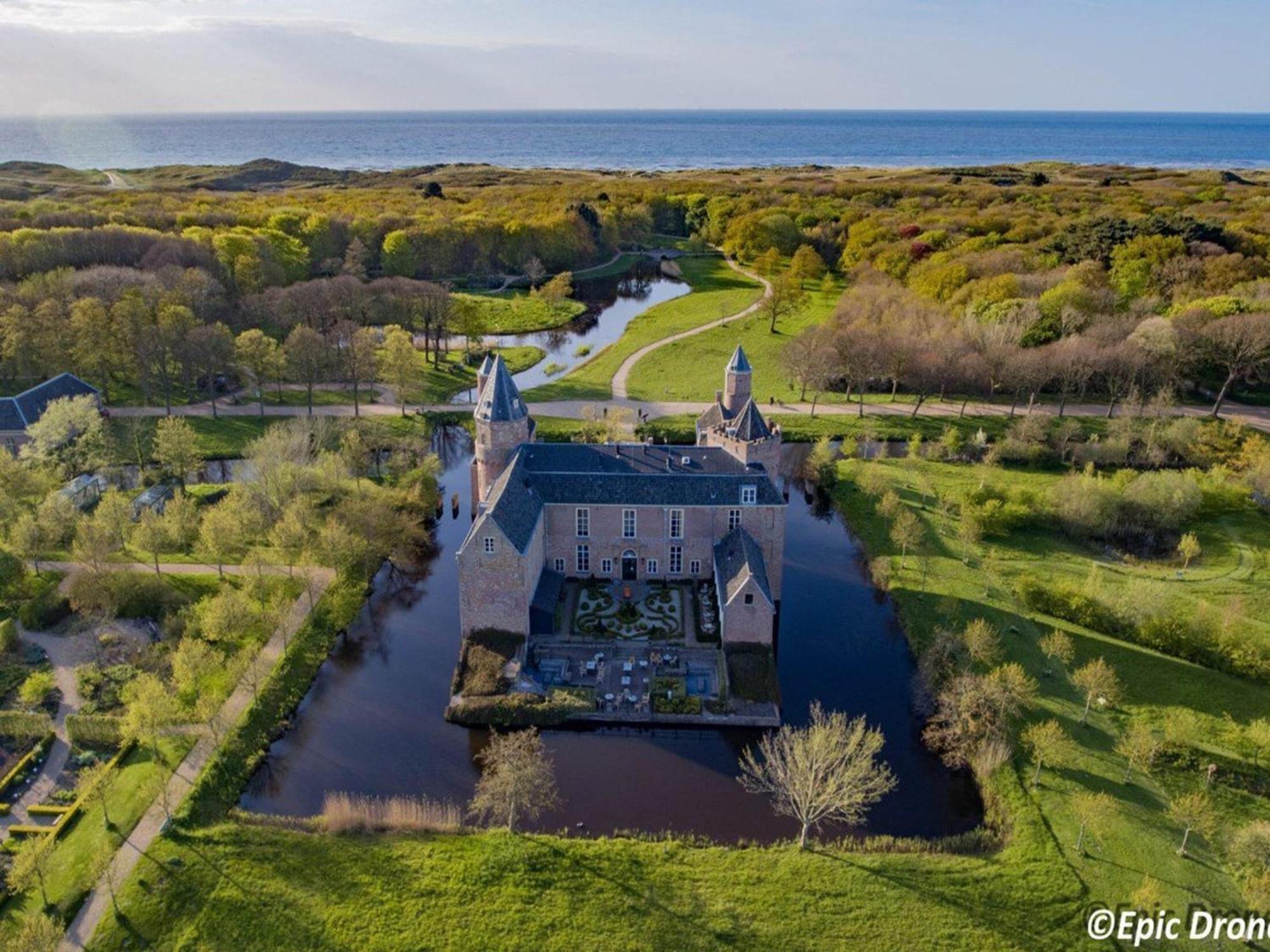 Pleasaing Holiday Home In Oostkapelle Near Centre Exterior photo